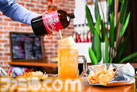 『ドカ食いダイスキ！もちづきさん』ドカ呑みクラフトコーラ“ドカ・コーラ（3055kcal）”が発売決定。今日は"至る"までやると決めた日におすすめ。死神を見ないよう注意