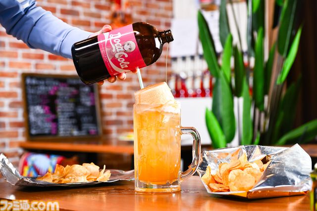 『ドカ食いダイスキ！もちづきさん』ドカ呑みクラフトコーラ“ドカ・コーラ（3055kcal）”が発売決定。今日は"至る"までやると決めた日におすすめ。死神を見ないよう注意