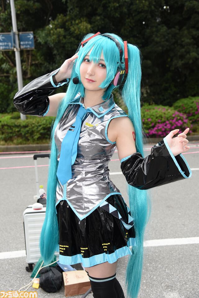 【コスプレ】『ガンダム ジークアクス』や『モンハンワイルズ』、ベガ風衣装キャミィ、『遊☆戯☆王』ブラック・マジシャン・ガールまで。 “ニコ超2025”コスプレリポート