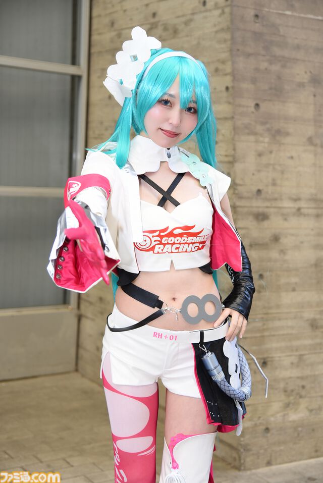 【コスプレ】『ガンダム ジークアクス』や『モンハンワイルズ』、ベガ風衣装キャミィ、『遊☆戯☆王』ブラック・マジシャン・ガールまで。 “ニコ超2025”コスプレリポート