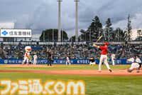 『パワフルプロ野球』パワプロくんが神宮球場でノーバン始球式！ ストライク投球を披露。コラボフードがたくさんの神宮球場は『パワプロ』ファン必見