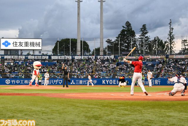 『パワフルプロ野球』パワプロくんが神宮球場でノーバン始球式！ ストライク投球を披露。コラボフードがたくさんの神宮球場は『パワプロ』ファン必見