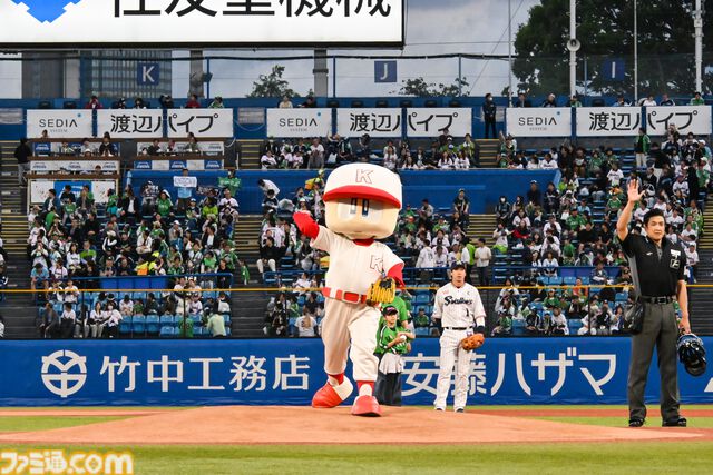 『パワフルプロ野球』パワプロくんが神宮球場でノーバン始球式！ ストライク投球を披露。コラボフードがたくさんの神宮球場は『パワプロ』ファン必見