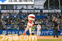 『パワフルプロ野球』パワプロくんが神宮球場でノーバン始球式！ ストライク投球を披露。コラボフードがたくさんの神宮球場は『パワプロ』ファン必見