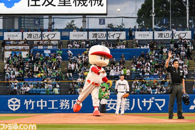 『パワフルプロ野球』パワプロくんが神宮球場でノーバン始球式！ ストライク投球を披露。コラボフードがたくさんの神宮球場は『パワプロ』ファン必見