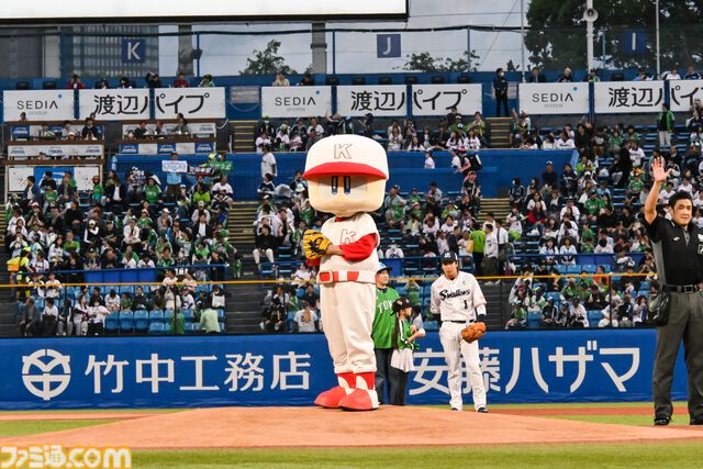 『パワフルプロ野球』パワプロくんが神宮球場でノーバン始球式！ ストライク投球を披露。コラボフードがたくさんの神宮球場は『パワプロ』ファン必見