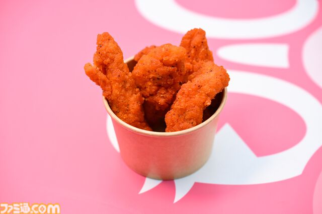 『パワフルプロ野球』パワプロくんが神宮球場でノーバン始球式！ ストライク投球を披露。コラボフードがたくさんの神宮球場は『パワプロ』ファン必見