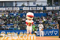 『パワフルプロ野球』パワプロくんが神宮球場でノーバン始球式！ ストライク投球を披露。コラボフードがたくさんの神宮球場は『パワプロ』ファン必見