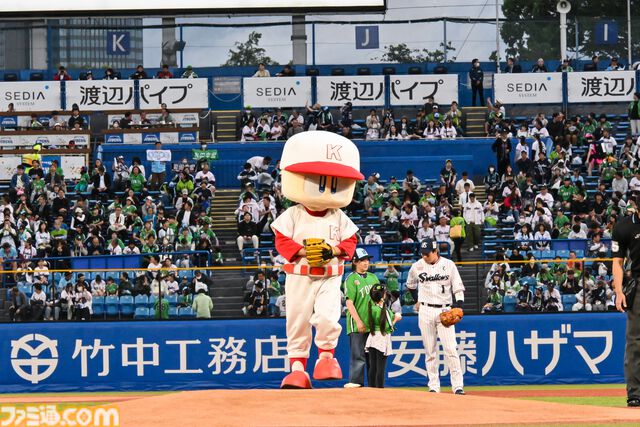 『パワフルプロ野球』パワプロくんが神宮球場でノーバン始球式！ ストライク投球を披露。コラボフードがたくさんの神宮球場は『パワプロ』ファン必見