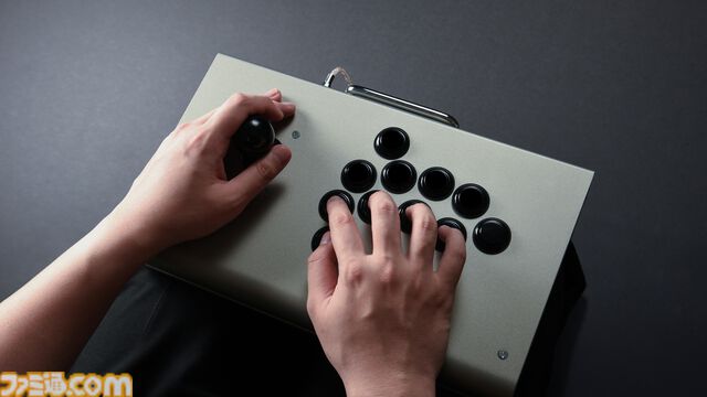 自分好みにカスタムできるセミオーダーの組み立て式アケコン“iO”予約開始。レバーモデル、レバーレスモデルが用意され、発送は7月中旬以降