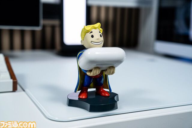 『アストロボット』『フォートナイト』『マインクラフト』などのマルチスタンドが発売。エビテンで本日（5/13）より予約受付が開始