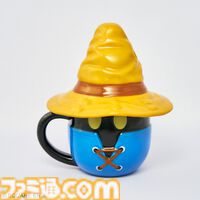 『FF9』ビビのマグカップが8月16日に発売。帽子型の蓋を外してほっと一息つけるかわいいデザイン。ぬいぐるみポーチや新規イラストのアクスタも
