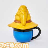 『FF9』ビビのマグカップが8月16日に発売。帽子型の蓋を外してほっと一息つけるかわいいデザイン。ぬいぐるみポーチや新規イラストのアクスタも