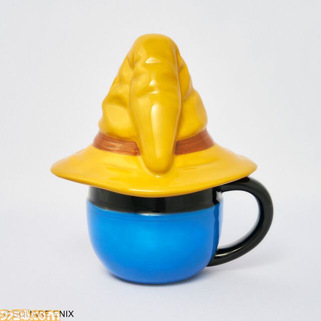 『FF9』ビビのマグカップが8月16日に発売。帽子型の蓋を外してほっと一息つけるかわいいデザイン。ぬいぐるみポーチや新規イラストのアクスタも