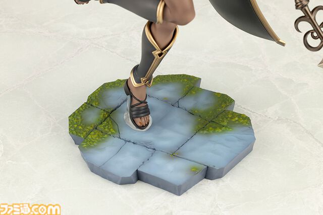 『ユニコーンオーバーロード』ロザリンデが1/7スケールでフィギュア化。しなやかなボディラインと気品を感じさせる美しい佇まいを再現。B2タペストリーも付属