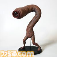 『野狗子: Slitterhead』コンセプトアート展が7月12日より開催。作品の雰囲気を演出するアートや未公開イラストを多数展示。LINEスタンプや紐蟲のガレージキット情報も公開