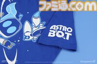 『アストロボット』躍動感あふれるアストロを描いたTシャツが登場。角度によって表情が変化するレンチキュラーピンバッジとあわせて本日（5/22）発売
