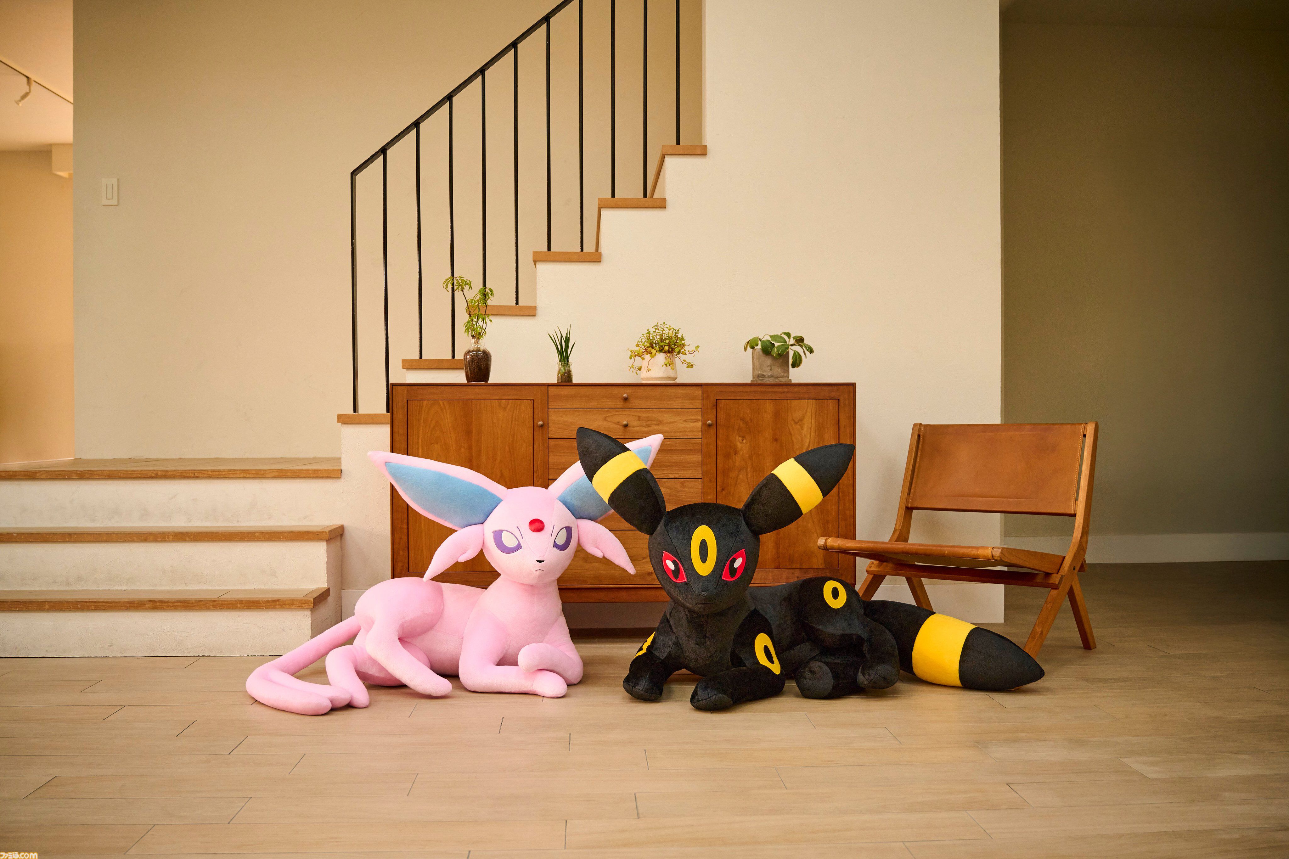 ポケモン】エーフィ・ブラッキーの等身大ぬいぐるみが受注開始