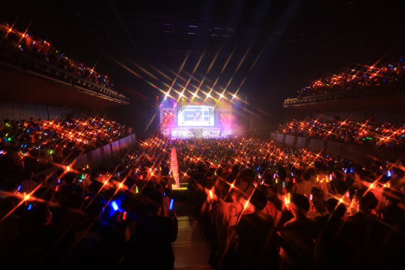 『学マス』1stライブ“Spotlight Star DAY1”リポート。美鈴新曲『Superlative』が初披露。Begraziaの『Star-mine』、Re;IRISの『雨上がりのアイリス』などのユニット曲に初星コミュの感動を呼び起こされるライブに