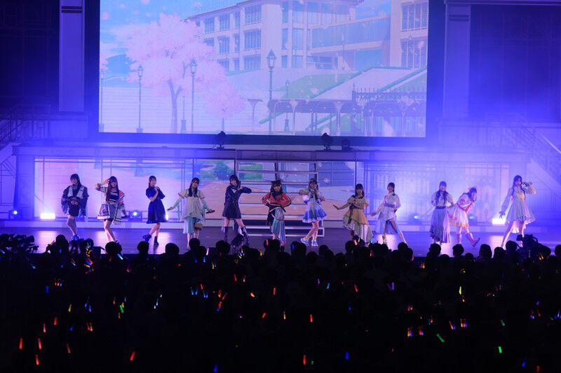 『学マス』1stライブ“Spotlight Star DAY1”リポート。美鈴新曲『Superlative』が初披露。Begraziaの『Star-mine』、Re;IRISの『雨上がりのアイリス』などのユニット曲に初星コミュの感動を呼び起こされるライブに