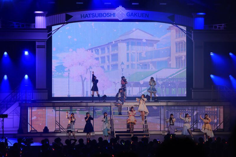 『学マス』1stライブ“Spotlight Star DAY1”リポート。美鈴新曲『Superlative』が初披露。Begraziaの『Star-mine』、Re;IRISの『雨上がりのアイリス』などのユニット曲に初星コミュの感動を呼び起こされるライブに