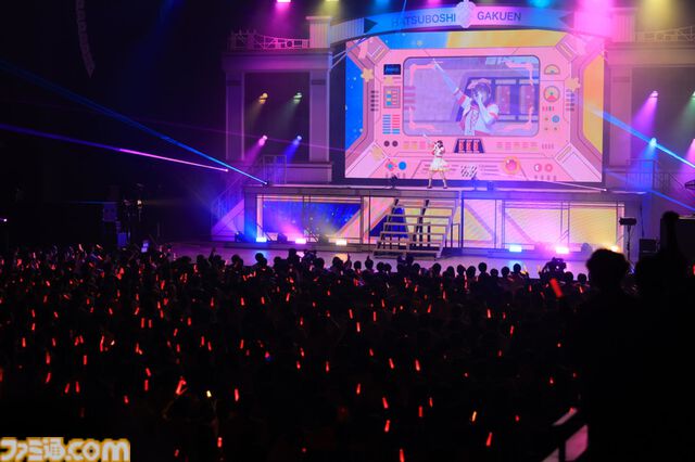 『学マス』1stライブ“Spotlight Star DAY2”リポート。佑芽の新曲『グースーピー』がサプライズ披露。リーリヤの『極光』などライブ初披露のソロ楽曲も多数あり、つぎへの楽しみが広がる公演に