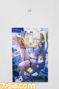 『NIKKE』エレグの描き下ろしイラストをデスクマット＆ジオラマがエビテン限定で登場。PCクッションや限定Tシャツ、アリスのヘッドホンがラインアップ