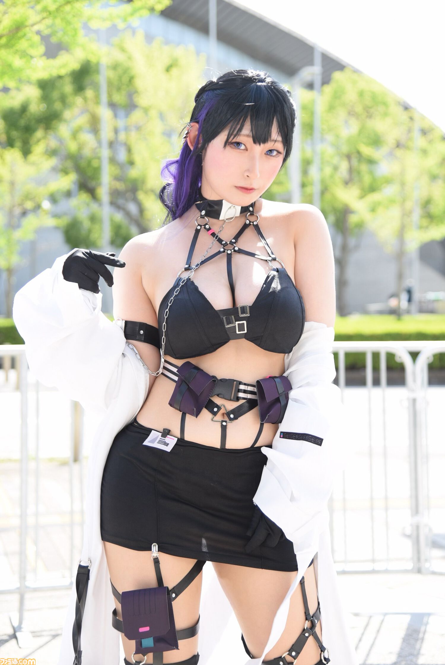 【コスプレ】『NIKKE』ロザンナのポーズにたじろぐ。『ドラクエ4』マーニャとミネア、『ドリームクラブ』『ブルアカ』ときて、『怪獣8号』の迫力がすごい【ニコニコ超会議2024】