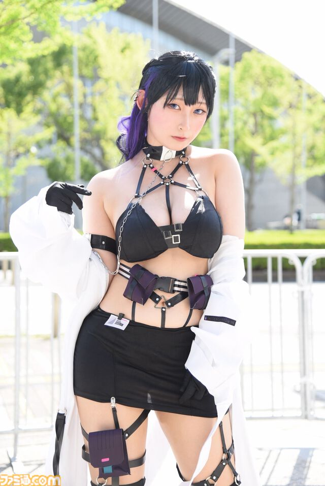 【コスプレ】『NIKKE』ロザンナのポーズにたじろぐ。『ドラクエ4』マーニャとミネア、『ドリームクラブ』『ブルアカ』ときて、『怪獣8号』の迫力がすごい【ニコニコ超会議2024】