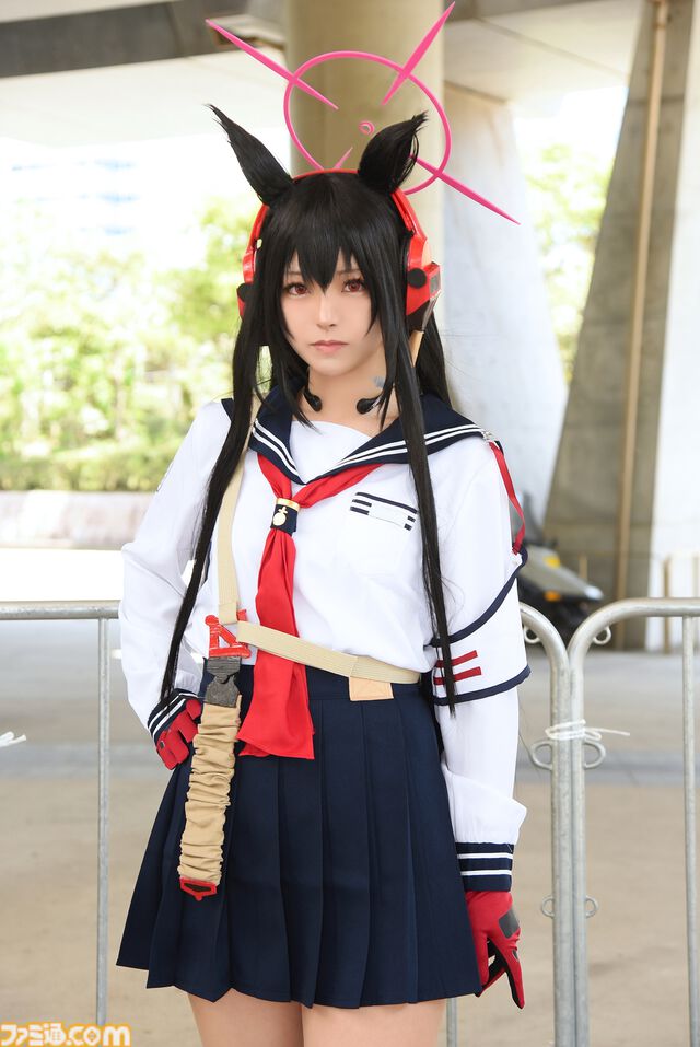 【コスプレ】『NIKKE』ロザンナのポーズにたじろぐ。『ドラクエ4』マーニャとミネア、『ドリームクラブ』『ブルアカ』ときて、『怪獣8号』の迫力がすごい【ニコニコ超会議2024】
