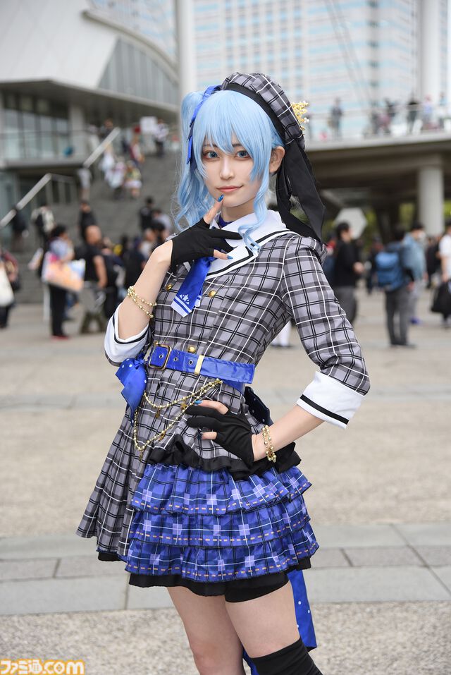 【コスプレ】『NIKKE』ロザンナのポーズにたじろぐ。『ドラクエ4』マーニャとミネア、『ドリームクラブ』『ブルアカ』ときて、『怪獣8号』の迫力がすごい【ニコニコ超会議2024】