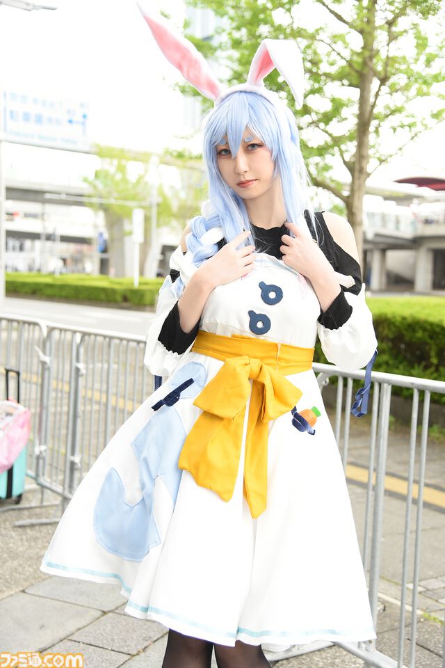 【コスプレ】『NIKKE』ロザンナのポーズにたじろぐ。『ドラクエ4』マーニャとミネア、『ドリームクラブ』『ブルアカ』ときて、『怪獣8号』の迫力がすごい【ニコニコ超会議2024】