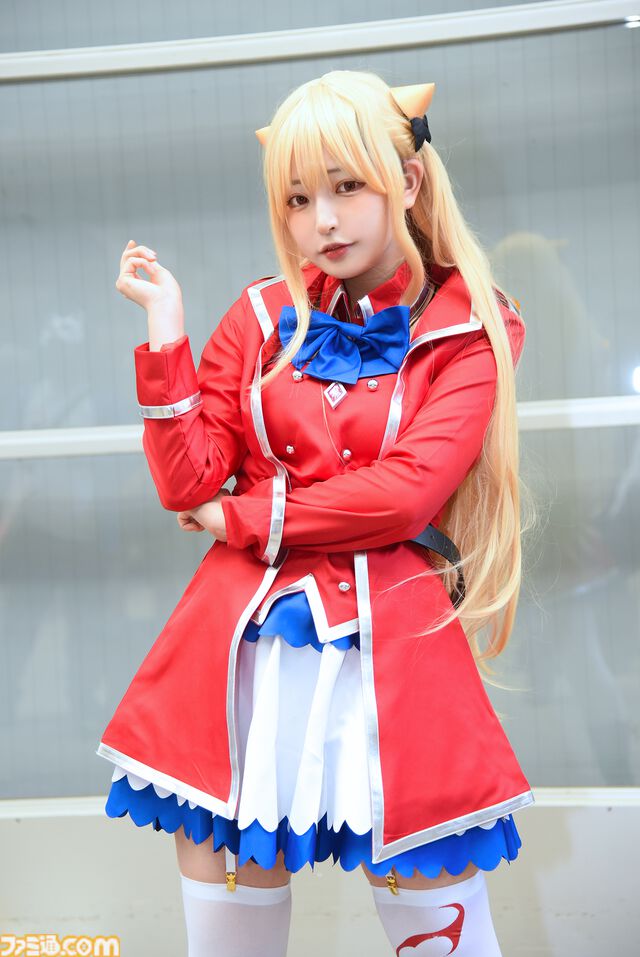 【コスプレ】『NIKKE』ロザンナのポーズにたじろぐ。『ドラクエ4』マーニャとミネア、『ドリームクラブ』『ブルアカ』ときて、『怪獣8号』の迫力がすごい【ニコニコ超会議2024】