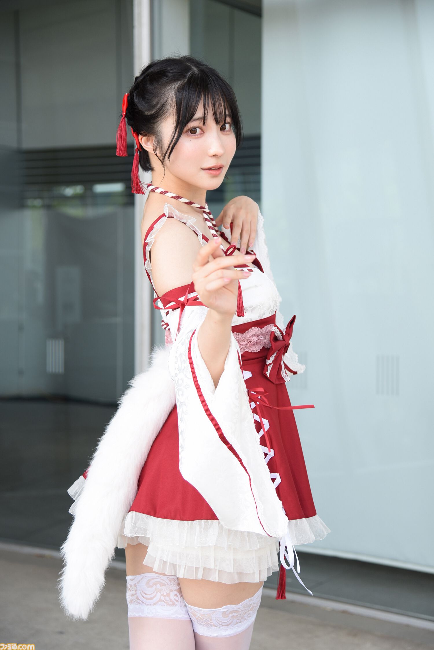 【コスプレ】『NIKKE』ロザンナのポーズにたじろぐ。『ドラクエ4』マーニャとミネア、『ドリームクラブ』『ブルアカ』ときて、『怪獣8号』の迫力がすごい【ニコニコ超会議2024】