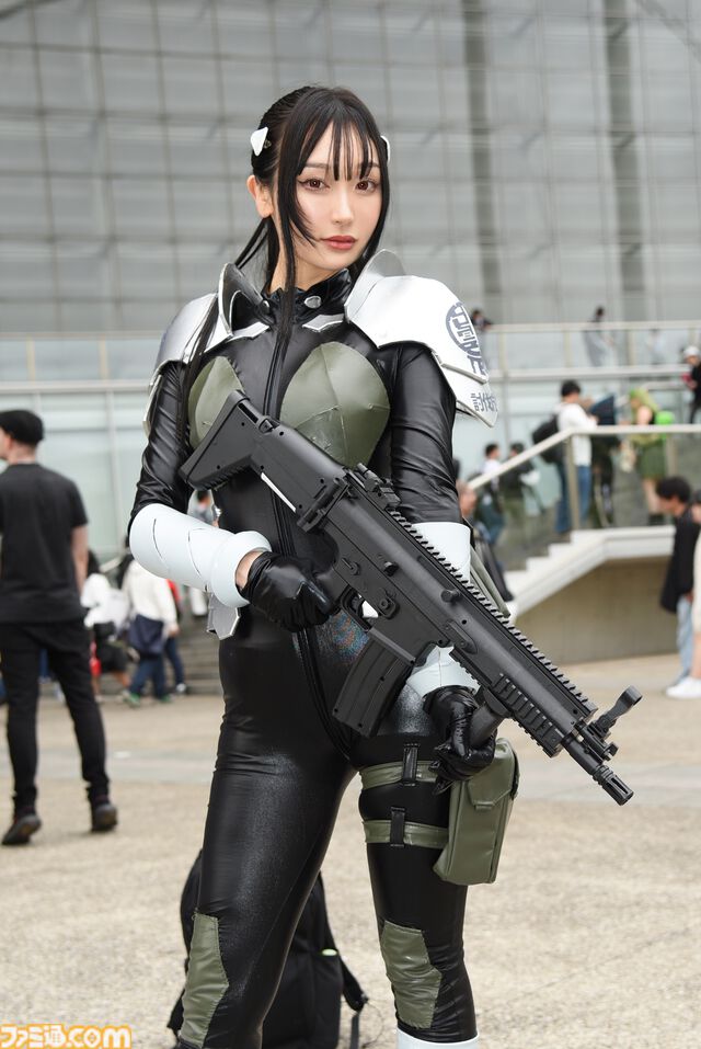 【コスプレ】『NIKKE』ロザンナのポーズにたじろぐ。『ドラクエ4』マーニャとミネア、『ドリームクラブ』『ブルアカ』ときて、『怪獣8号』の迫力がすごい【ニコニコ超会議2024】