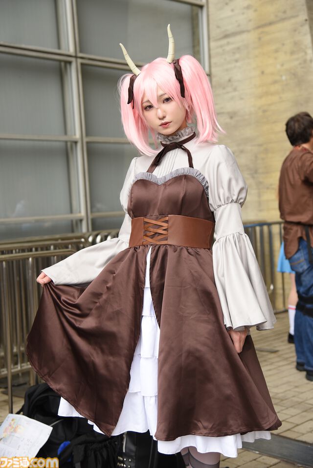【コスプレ】『NIKKE』ロザンナのポーズにたじろぐ。『ドラクエ4』マーニャとミネア、『ドリームクラブ』『ブルアカ』ときて、『怪獣8号』の迫力がすごい【ニコニコ超会議2024】