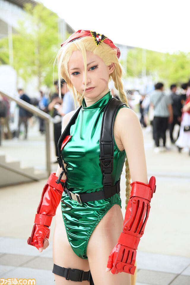 【コスプレ】『NIKKE』ロザンナのポーズにたじろぐ。『ドラクエ4』マーニャとミネア、『ドリームクラブ』『ブルアカ』ときて、『怪獣8号』の迫力がすごい【ニコニコ超会議2024】