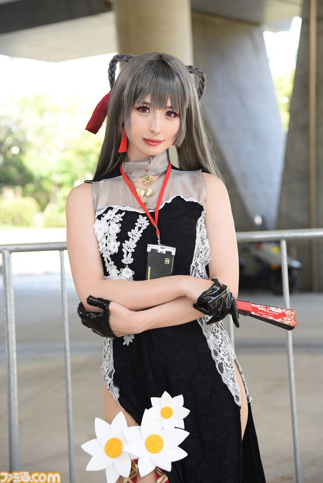 【コスプレ】『NIKKE』ロザンナのポーズにたじろぐ。『ドラクエ4』マーニャとミネア、『ドリームクラブ』『ブルアカ』ときて、『怪獣8号』の迫力がすごい【ニコニコ超会議2024】