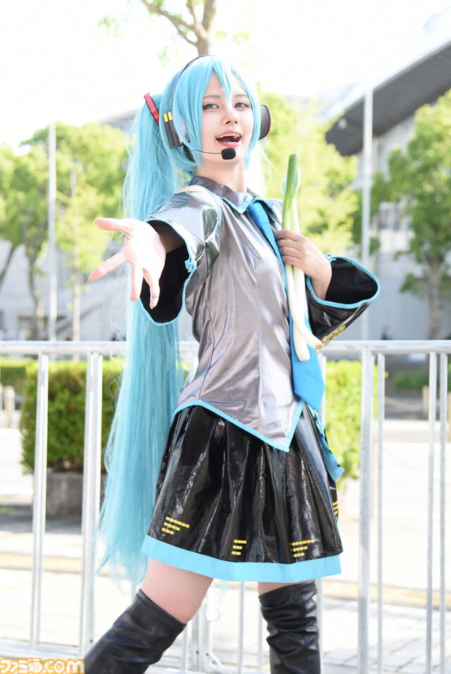 【コスプレ】『NIKKE』ロザンナのポーズにたじろぐ。『ドラクエ4』マーニャとミネア、『ドリームクラブ』『ブルアカ』ときて、『怪獣8号』の迫力がすごい【ニコニコ超会議2024】