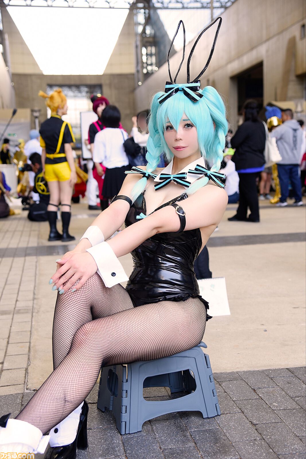 【コスプレ】『NIKKE』ロザンナのポーズにたじろぐ。『ドラクエ4』マーニャとミネア、『ドリームクラブ』『ブルアカ』ときて、『怪獣8号』の迫力がすごい【ニコニコ超会議2024】