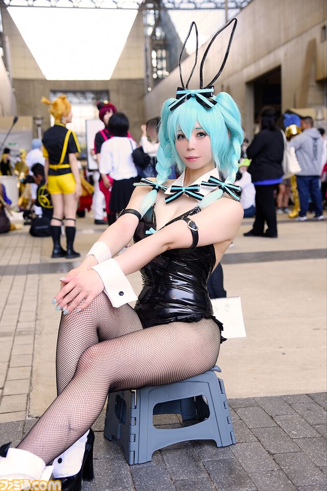【コスプレ】『NIKKE』ロザンナのポーズにたじろぐ。『ドラクエ4』マーニャとミネア、『ドリームクラブ』『ブルアカ』ときて、『怪獣8号』の迫力がすごい【ニコニコ超会議2024】