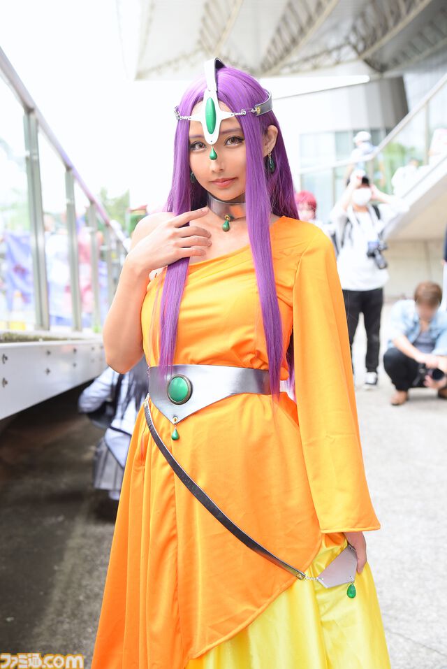 【コスプレ】『NIKKE』ロザンナのポーズにたじろぐ。『ドラクエ4』マーニャとミネア、『ドリームクラブ』『ブルアカ』ときて、『怪獣8号』の迫力がすごい【ニコニコ超会議2024】