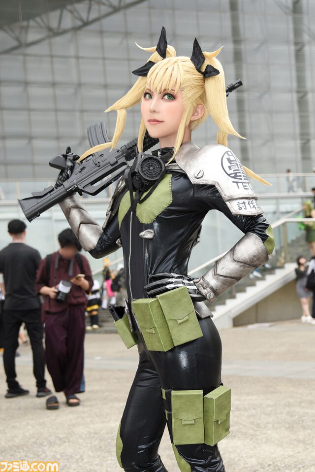 【コスプレ】『NIKKE』ロザンナのポーズにたじろぐ。『ドラクエ4』マーニャとミネア、『ドリームクラブ』『ブルアカ』ときて、『怪獣8号』の迫力がすごい【ニコニコ超会議2024】