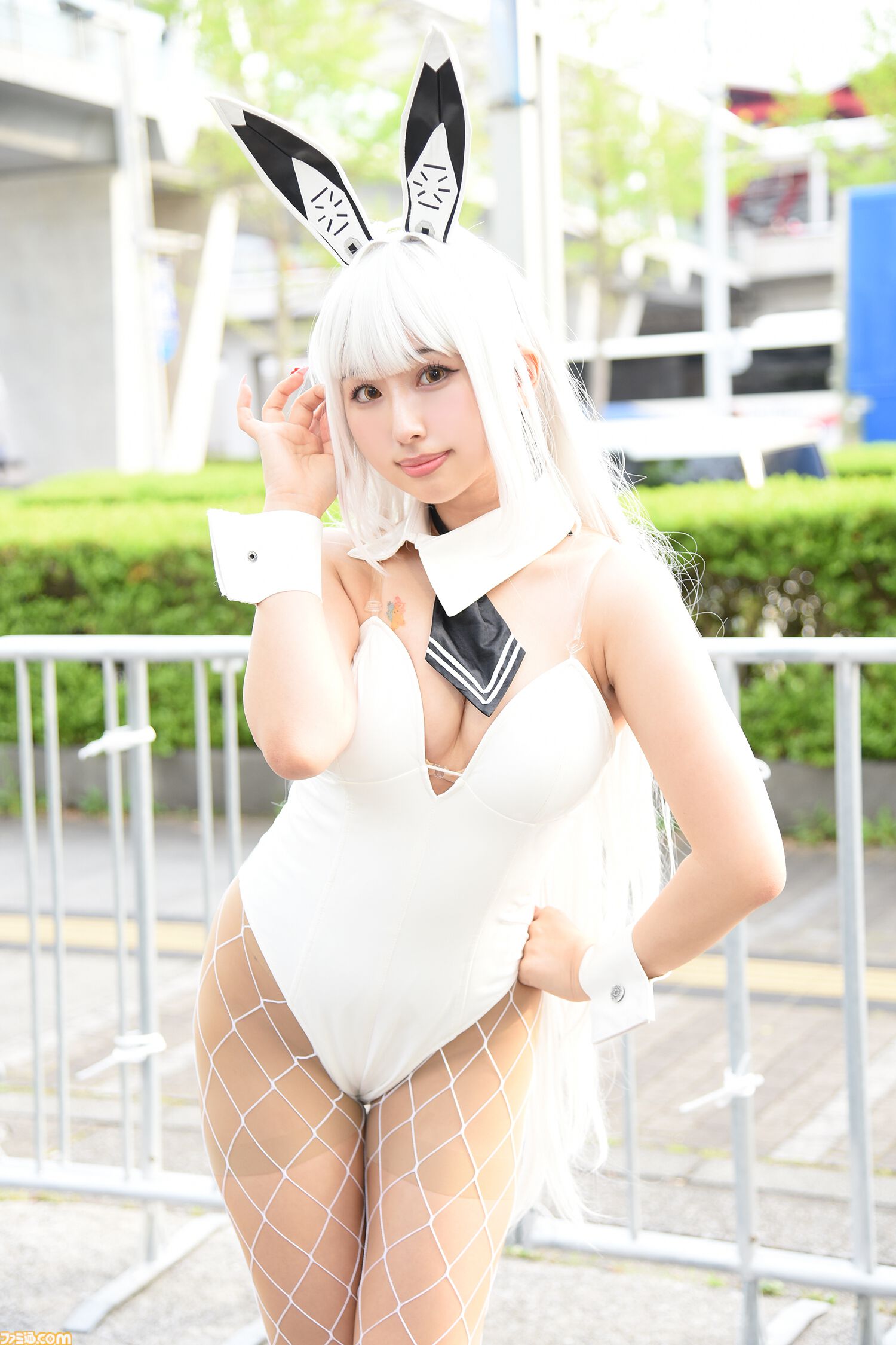 【コスプレ】『NIKKE』ロザンナのポーズにたじろぐ。『ドラクエ4』マーニャとミネア、『ドリームクラブ』『ブルアカ』ときて、『怪獣8号』の迫力がすごい【ニコニコ超会議2024】
