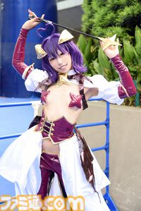 【コスプレ】『ガンダム ジークアクス』人間サイズの“赤いガンダム”やシャリア・ブル、『逆転裁判』ヒロイン、バニー衣装の『ダンガンロンパ』江ノ島盾子らも参戦！ 初開催の“コスサミパーティー”を沸かせたコスプレイヤーたち