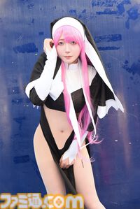 【コスプレ】『ガンダム ジークアクス』人間サイズの“赤いガンダム”やシャリア・ブル、『逆転裁判』ヒロイン、バニー衣装の『ダンガンロンパ』江ノ島盾子らも参戦！ 初開催の“コスサミパーティー”を沸かせたコスプレイヤーたち