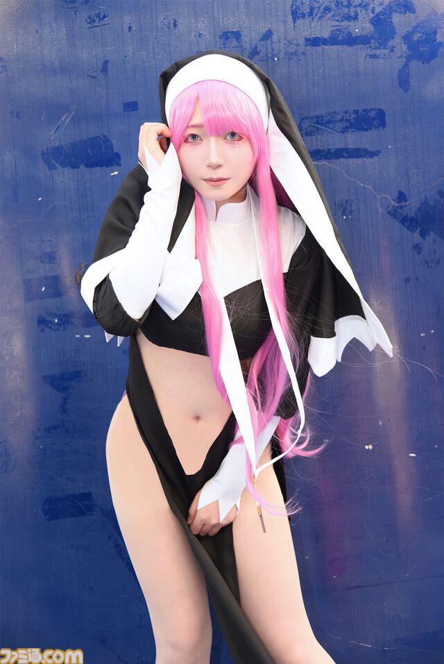 【コスプレ】『ガンダム ジークアクス』人間サイズの“赤いガンダム”やシャリア・ブル、『逆転裁判』ヒロイン、バニー衣装の『ダンガンロンパ』江ノ島盾子らも参戦！ 初開催の“コスサミパーティー”を沸かせたコスプレイヤーたち