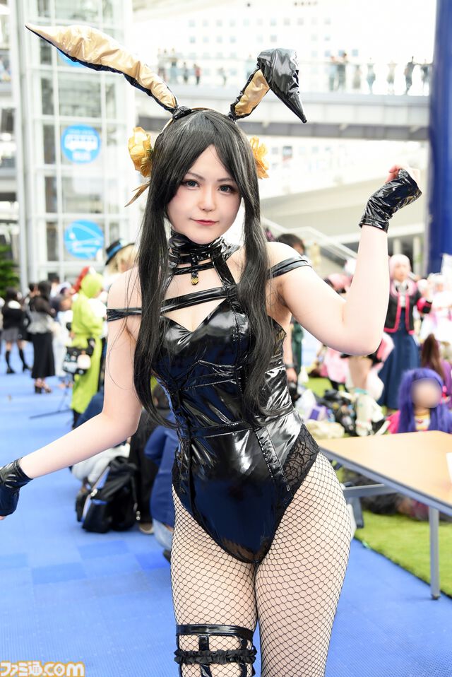 【コスプレ】『ガンダム ジークアクス』人間サイズの“赤いガンダム”やシャリア・ブル、『逆転裁判』ヒロイン、バニー衣装の『ダンガンロンパ』江ノ島盾子らも参戦！ 初開催の“コスサミパーティー”を沸かせたコスプレイヤーたち