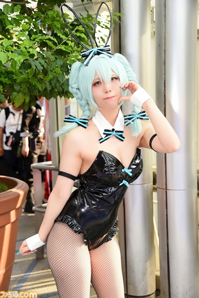 【コスプレ】『ガンダム ジークアクス』人間サイズの“赤いガンダム”やシャリア・ブル、『逆転裁判』ヒロイン、バニー衣装の『ダンガンロンパ』江ノ島盾子らも参戦！ 初開催の“コスサミパーティー”を沸かせたコスプレイヤーたち