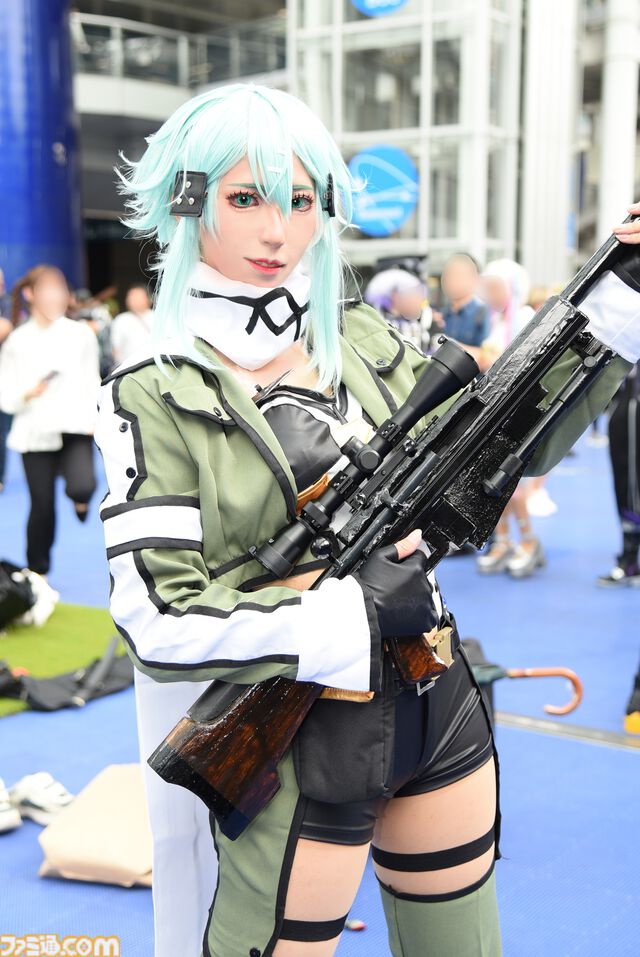 【コスプレ】『ガンダム ジークアクス』人間サイズの“赤いガンダム”やシャリア・ブル、『逆転裁判』ヒロイン、バニー衣装の『ダンガンロンパ』江ノ島盾子らも参戦！ 初開催の“コスサミパーティー”を沸かせたコスプレイヤーたち